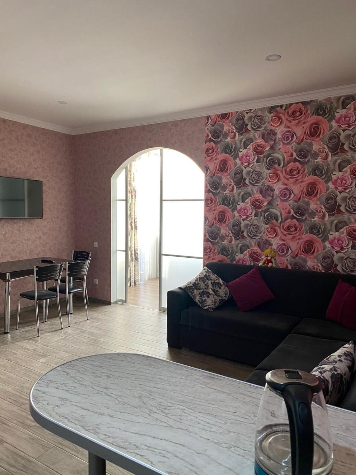 Mindia'S Two Bedroom Apartment バトゥーミ エクステリア 写真