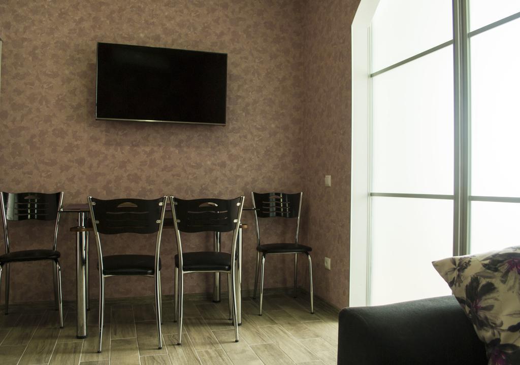 Mindia'S Two Bedroom Apartment バトゥーミ エクステリア 写真