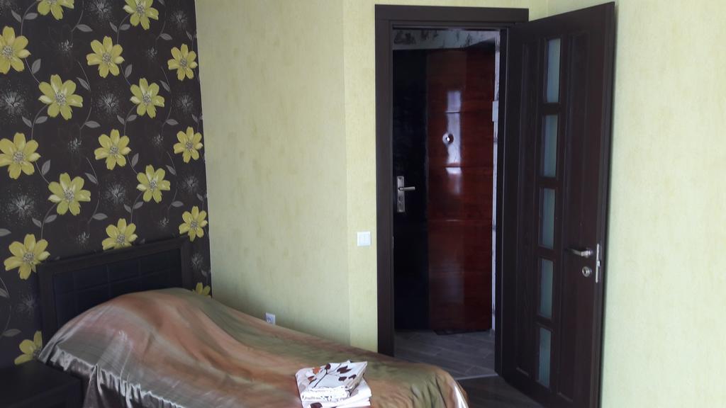 Mindia'S Two Bedroom Apartment バトゥーミ エクステリア 写真