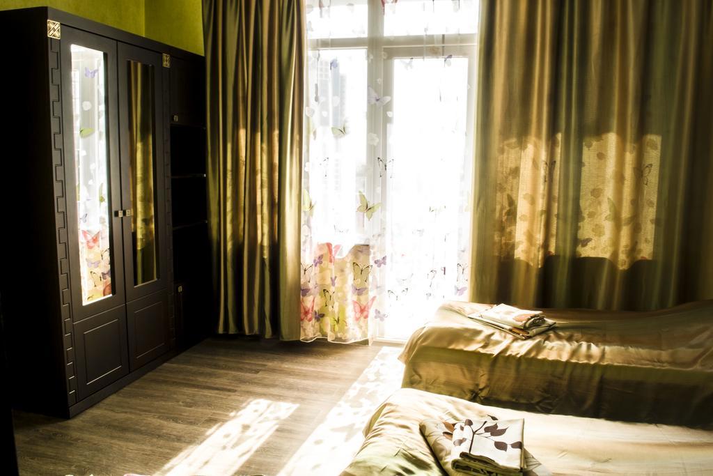 Mindia'S Two Bedroom Apartment バトゥーミ エクステリア 写真